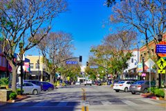 Las Vegas - Burbank (with return) from $99